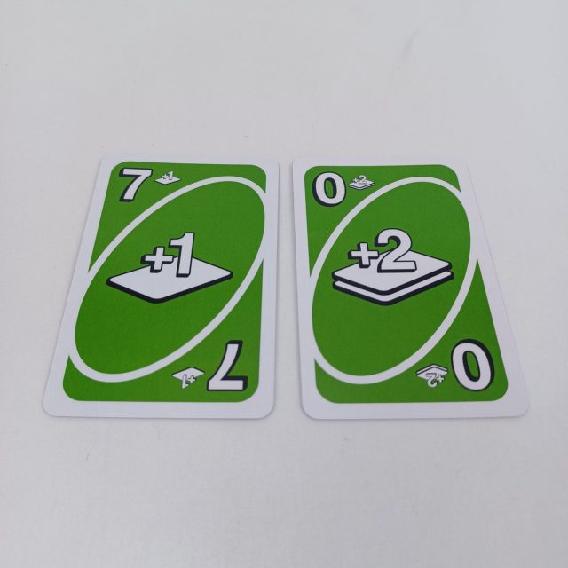 How to Play UNO Showdown Card Game (Rules and Instructions) - Geeky Hobbies