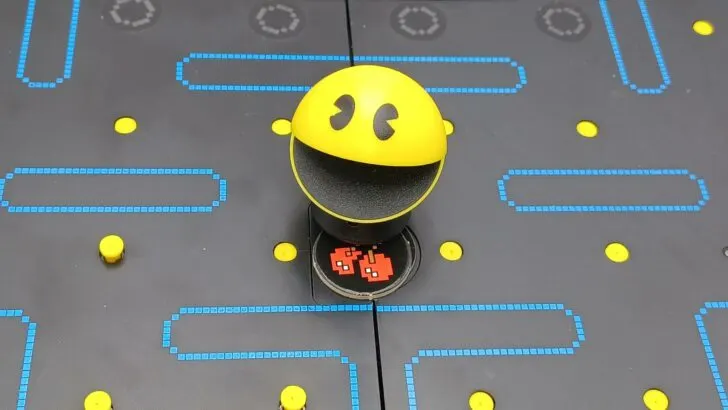 Buffalo Games - Pac-Man Game,10 years +